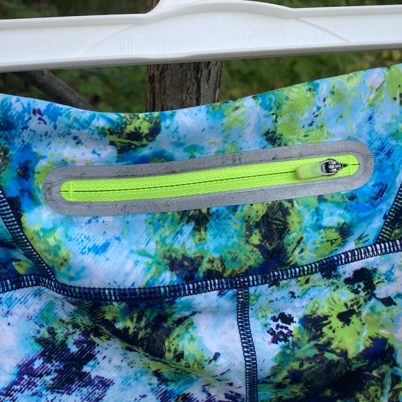 Price reduced! Vibrant Athleta full-length leggings!  Zip pocket! Sz. S - Picture 4 of 4